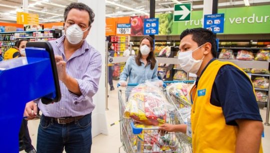 Manos Amigas, centro de acopio de Walmart para ayudar a los guatemaltecos durante el COVID-19
