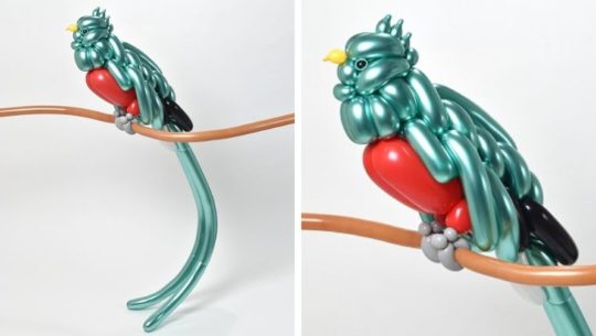 Masayoshi Matsumoto, artista japonés, creó una escultura de un quetzal con globos