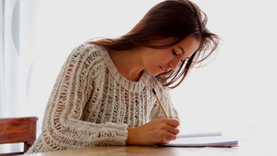 Mineduc cambiará práctica supervisada por proyectos en casa para graduandos en el 2020