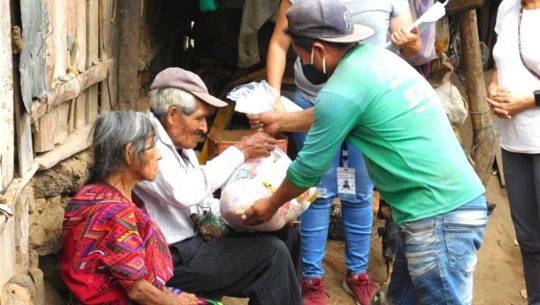 Niños del Lago entregó bolsas de alimentos a familias de Sololá