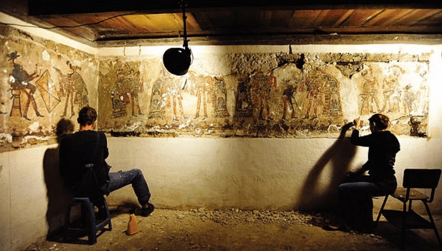 Revelan datos del mural Danza de la Conquista descubierto en una casa de Chajul, Quiché