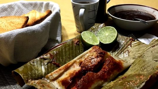 Restaurante Santa María ofrece tamales a domicilio en Guatemala