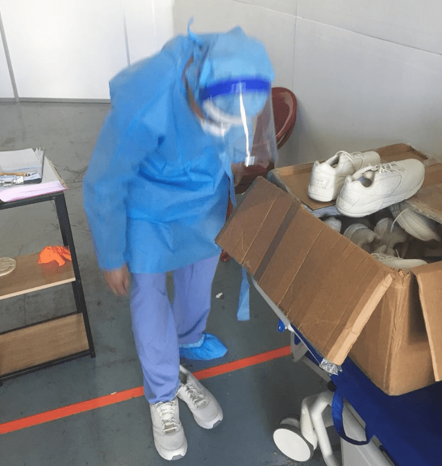 Apoyan a personal médico que atienden a pacientes con COVID-19