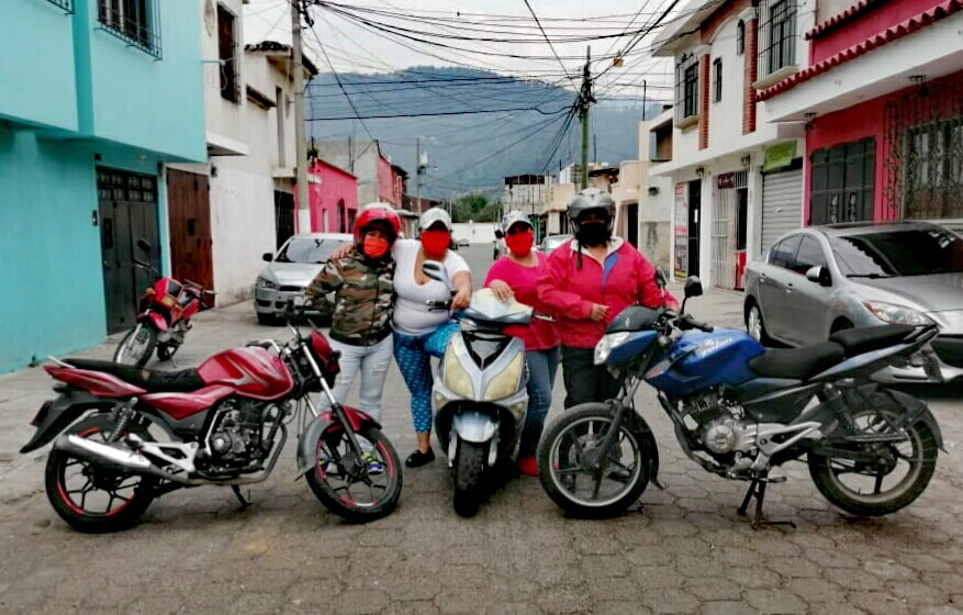 Chicas a bordo Antigua Guatemala