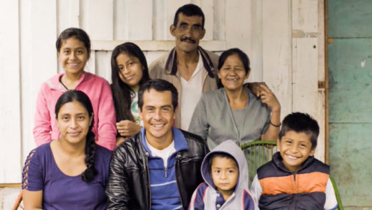 Minidocumental de Jayro Bustamante refleja la solidaridad de los guatemaltecos