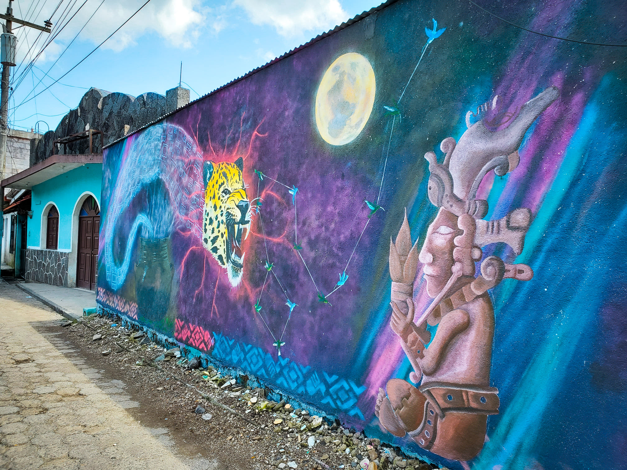 Coloridos murales en San Lucas Tolimán Sololá