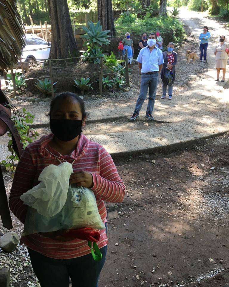 Familias guatemaltecas son beneficiadas con víveres