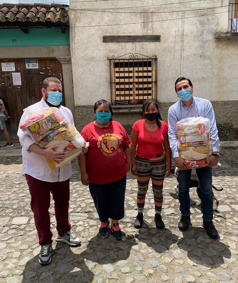 Fundación Mano Amiga donaron bolsas de víveres a familias de escasos recursos
