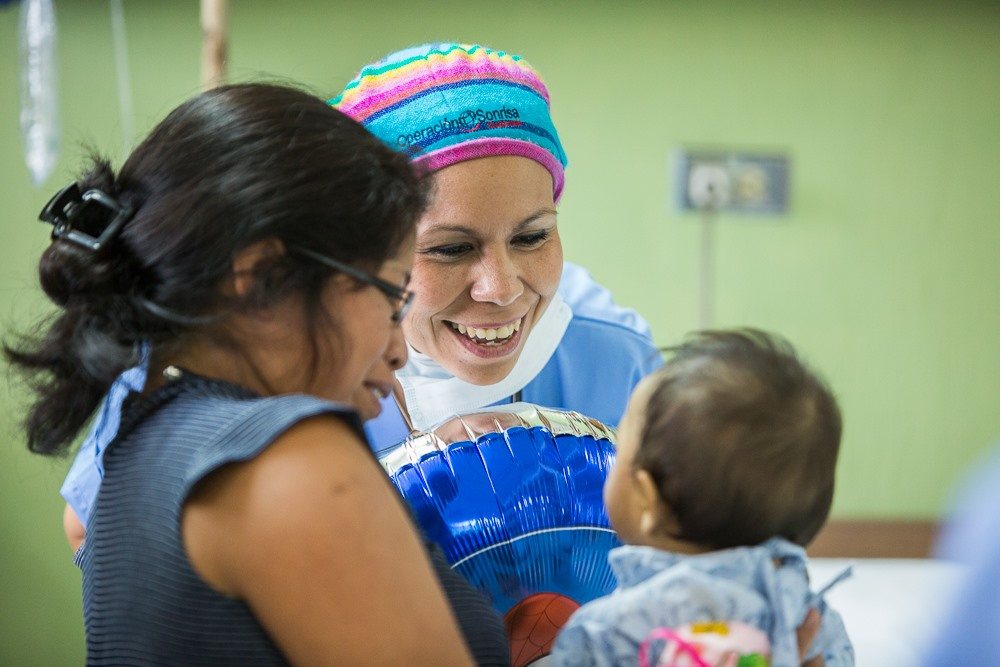 Operación Sonrisa recauda fondos para apoyar a niños con labio fisurado y paladar hendido 2020