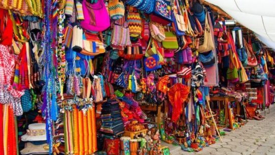 calle-santander-mas-coloridas-emblematicas-panajachel-solola-guatemala
