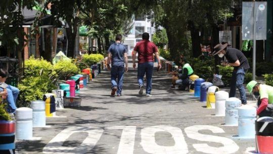 Artistas pintan las calles de 4 grados norte