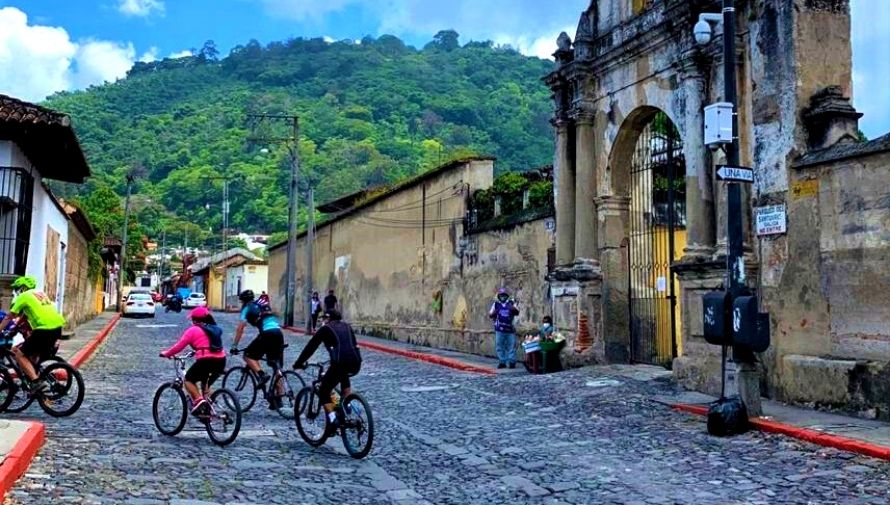 Tour en bicicleta para conocer la historia de Antigua Guatemala Octubre 2020 (2)