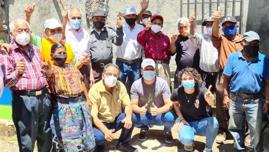 programa-apadrinamiento-apoyar-abuelitos-heladeros-guatemala