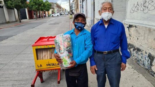 Abuelitos heladeros crearon iniciativa de recolección de víveres para donación de alimentos