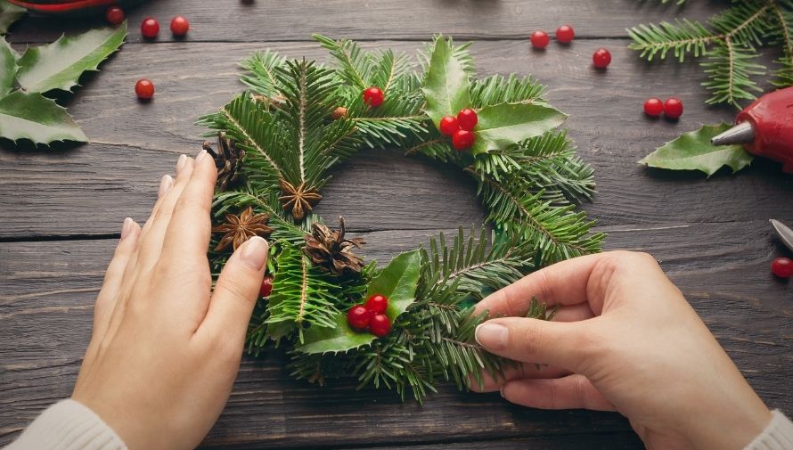 Elaboración de guirnaldas navideñas con materiales reciclados Noviembre 2020