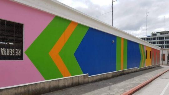 Jóvenes pintaron mural dedicado a artista guatemalteca Margarita Azurdia