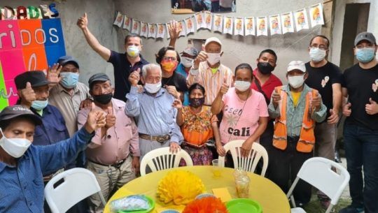 Telemundo dedicó reportaje a la labor del movimiento Abuelitos Heladeros en Guatemala