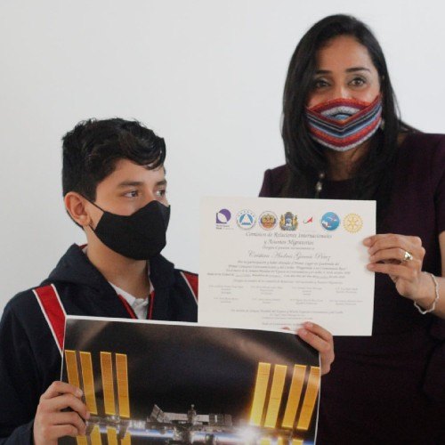 guatemalteco-gano-concurso-centroamericano-caribe-preguntale-cosmonauta-ruso-premio-primer-lugar