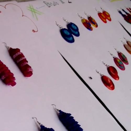 raquel-perez-emprendio-negocio-aretes-hechos-crochet-san-juan-sacatepequez-productos-artesanias