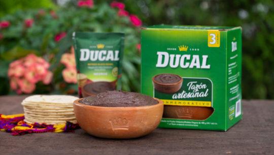 Artesanos guatemaltecos crearon nuevos tazones conmemorativos para Ducal