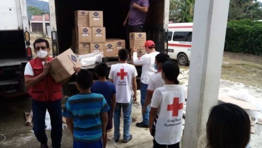 Cruz Roja Guatemalteca recibió donación de insumos para ayudar a familias guatemaltecas