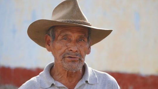 el famoso minero que elabora sal negra en Sacapulas Quiché
