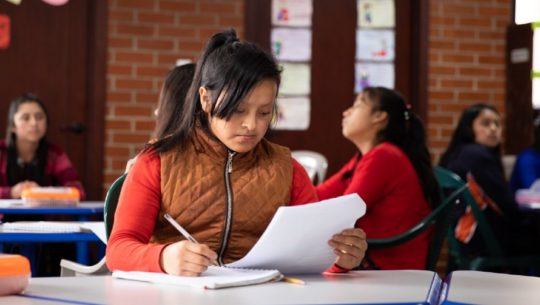 asociacion-maia-recaudando-fondos-entregar-bolsas-escolares-2021