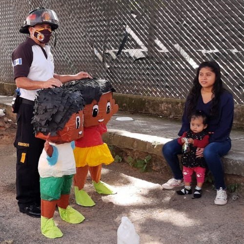 bomberos-voluntarios-promovieron-campana-uso-responsable-pirotecnia-guatemala-celebra-responsable