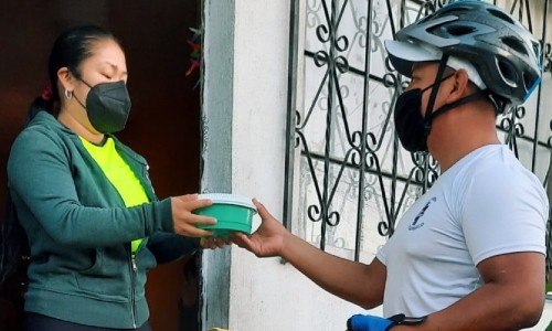 guatemalteco-eduardo-perez-emprendio-servicio-mensajeria-ecologico-ya-vengo-domicilio