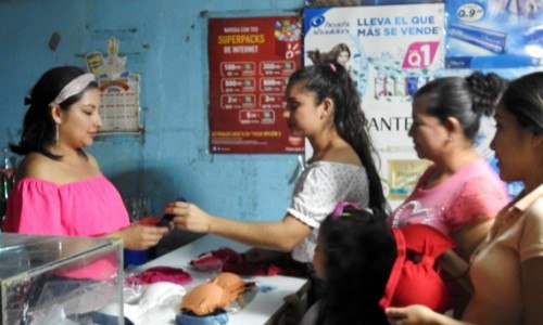 mujeres-emprendieron-negocio-becas-awe-guatemala-historias-exito-aura-lopez