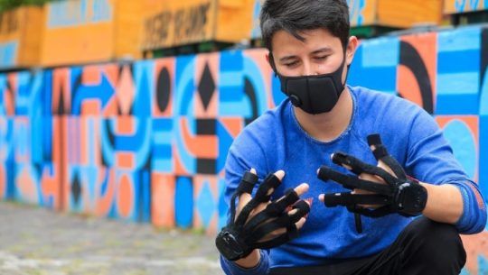 telemundo-destaco-joven-guatemalteco-creador-guantes-aprender-matematicas