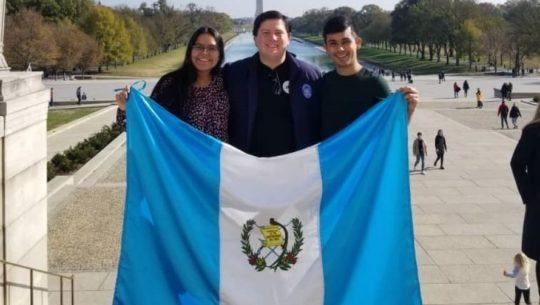 Convocatoria a guatemaltecos a postularse a becas UGRAD, Embajada de Estados Unidos 2021