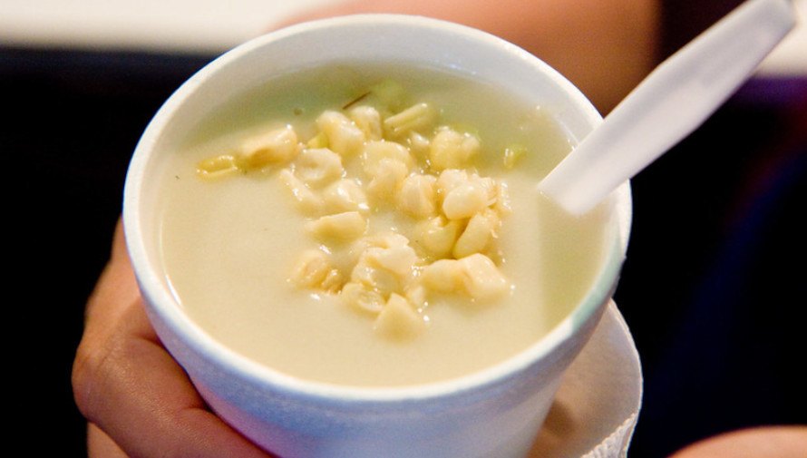 El atol de elote que se prepara de manera artesanal en Guatemala