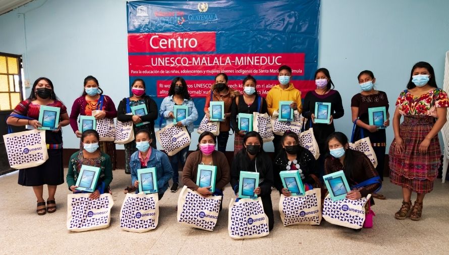 Unesco brindó becas de estudio de bachillerato a distancia a mujeres de San Andrés Xecul, Totonicapán (1)