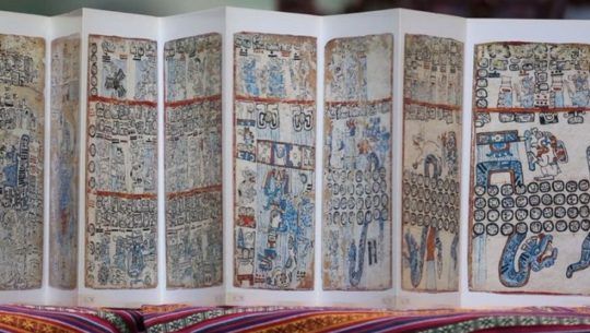 Guatemaltecos podrán escuchar gratis audiolibro del Popol Vuh, en español e idioma k'iche'