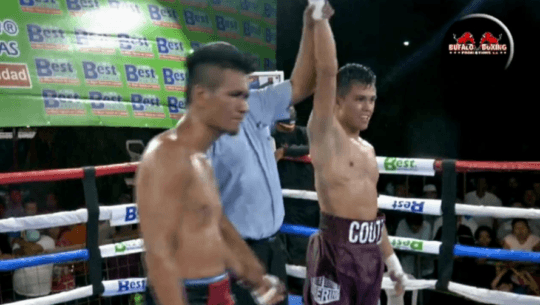 Jonathan Coutiño sumó su décima victoria profesional tras vencer a Eliecer Quezada fb