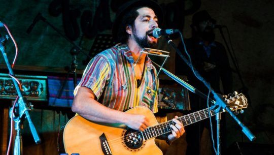 Domingo Lemus triunfa en Estados Unidos llevando la cultura guatemalteca en su música