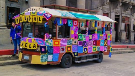 Fundal llevó a cabo el proyecto de Grafiti Tejido en el parque central de Xela