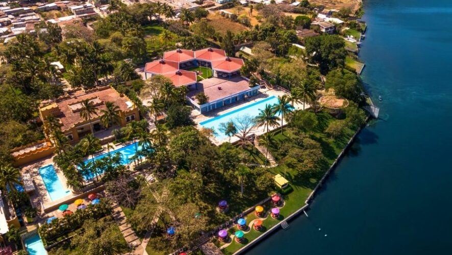 Irtra Amatitlán, un destino con piscinas al aire libre al lado de un lago de Guatemala