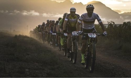 Carrera MTB entre volcanes en San Juan Alotenango