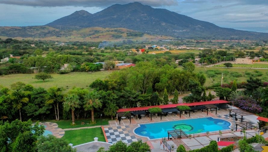 D’rocks Jutiapa, un destino turístico con piscinas y senderos al aire