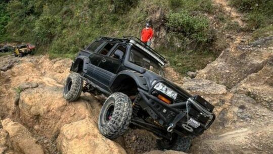 Festival de vehículos 4x4 en la Laguna Wake Park, Fraijanes