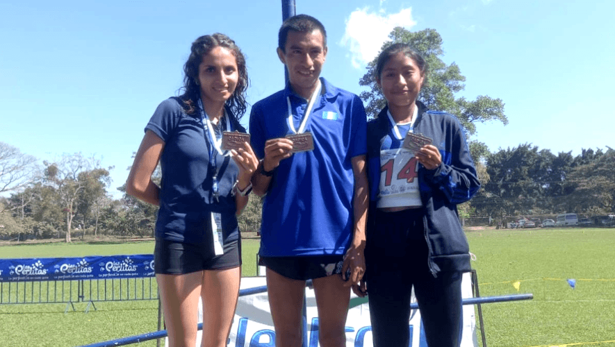 Alberto González y Viviana Aroche son bicampeones centroamericanos de Campo Traviesa 2022