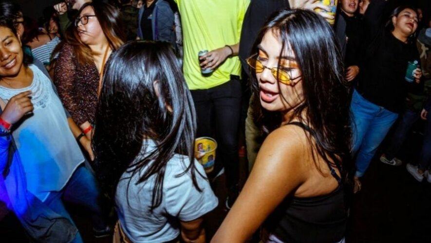 Fiesta de reggaet&oacute;n por el D&iacute;a del Cari&ntilde;o de Santo Perreo, Antigua Guatemala | Febrero 2022