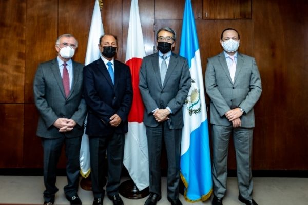 Embajada de Japón en Guatemala y Fundación Castillo Córdova firman convenio para mejorar la infraestructura escolar en Sololá-02