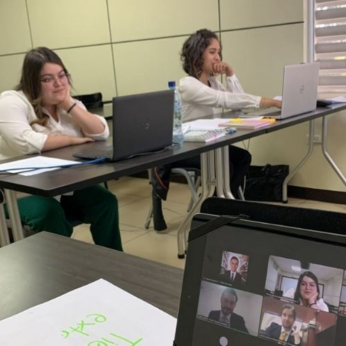 Estudiantes universitarias Moot México 2022