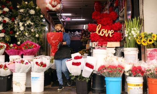 Mercado por el Día del Cariño en Oakland Mall