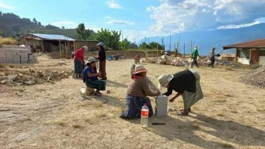 Mujeres de Concepción Tutuapa ayudaron a construir una escuela en su comunidad