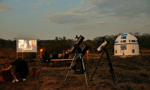 Noche de luna llena, telescopios y cine al aire libre en el Hostal & Observatorio Luz de Luna | Marzo 2022