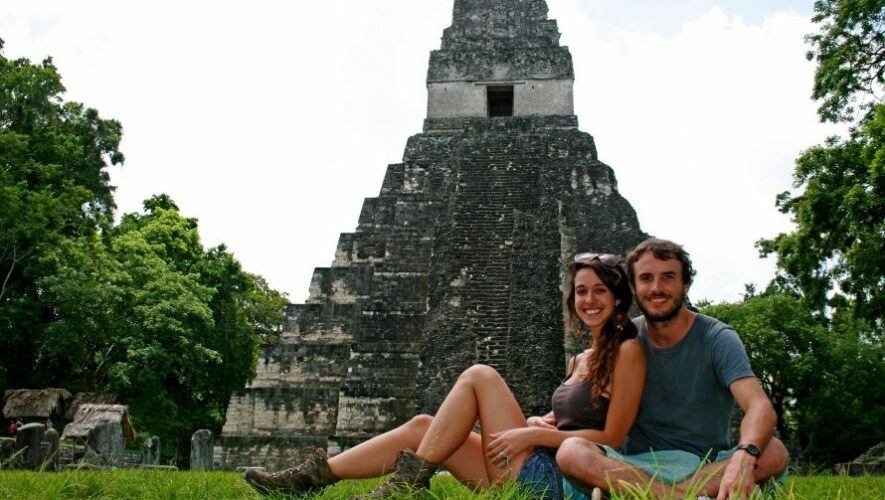 Viaje en avi&oacute;n a Tikal y a la Isla de Flores por el D&iacute;a del Cari&ntilde;o | Febrero 2022